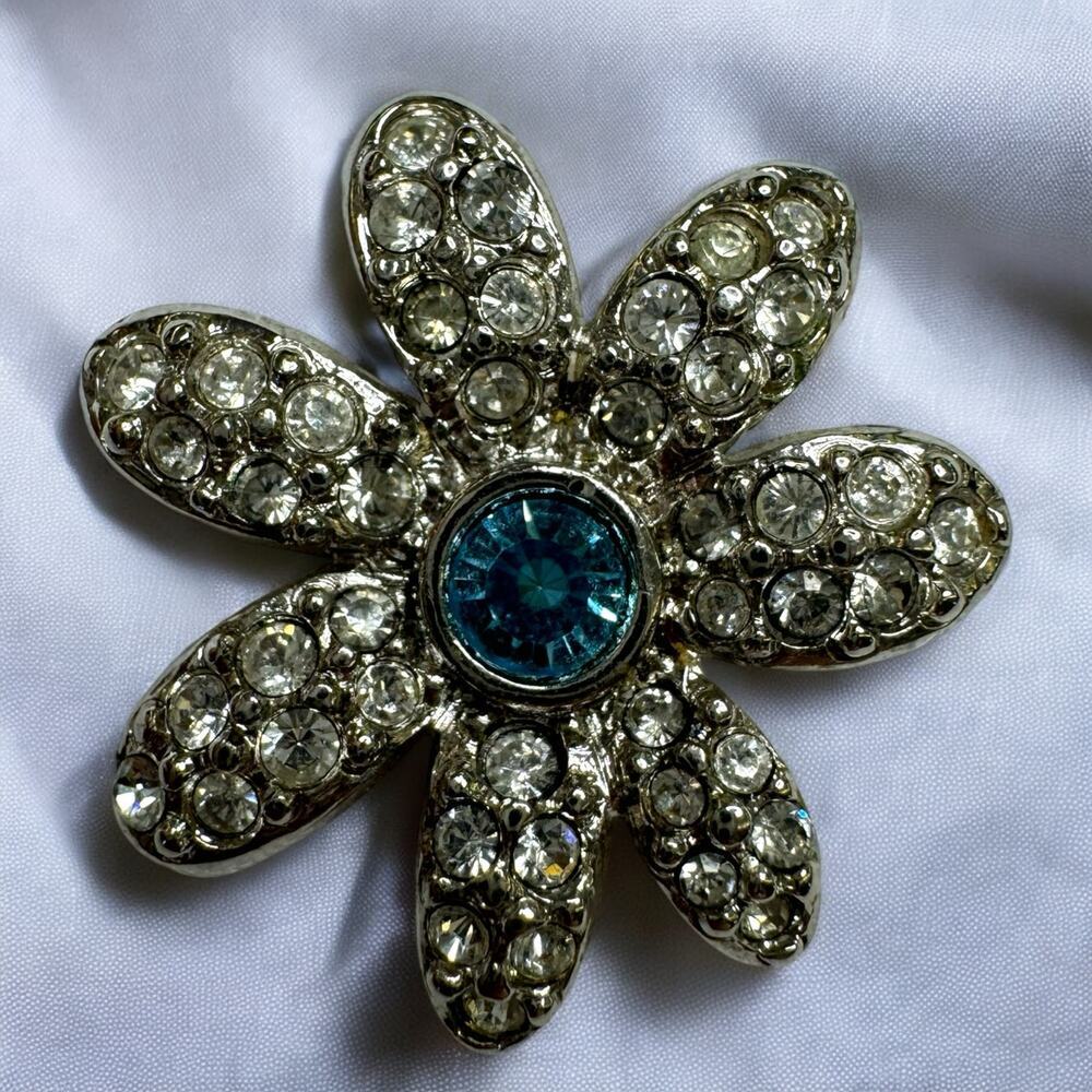 Swarovski Swan Signed Crystal Daisy Pin